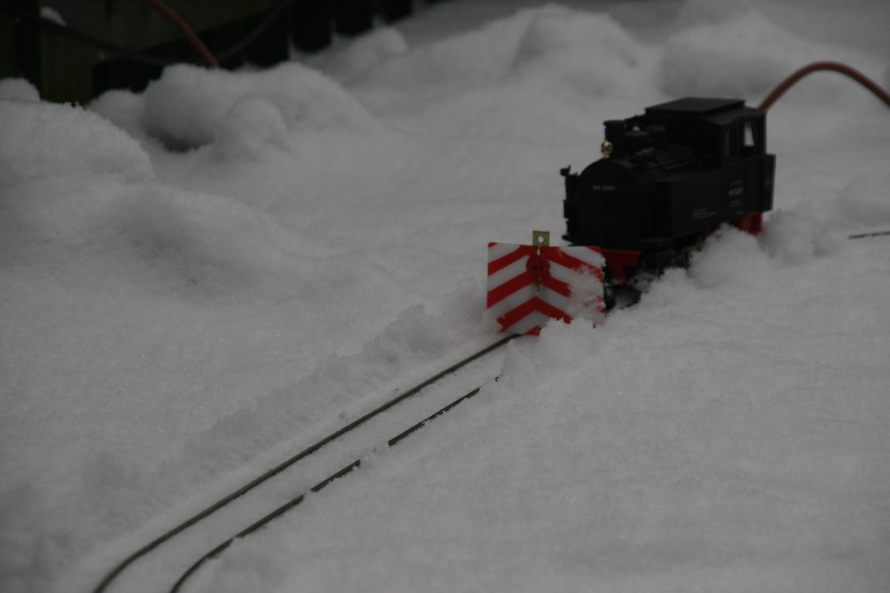 In der Nacht hatte es nochmal geschneit, die Gleise wurden problemlos gesäubert.